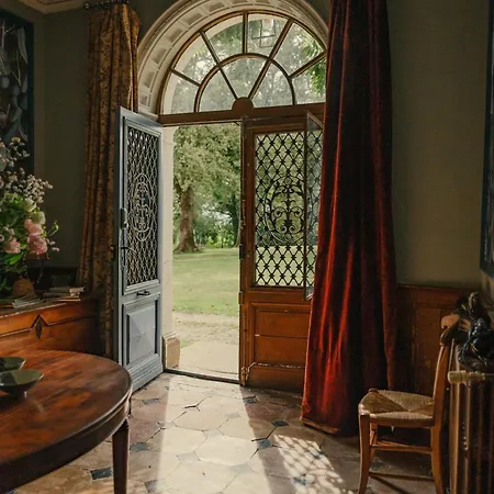 Domaine De Cremens Bed and breakfast Magnan