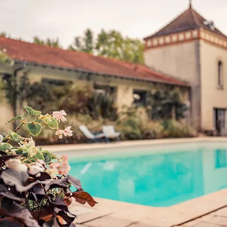 Domaine De Cremens Bed and breakfast Magnan